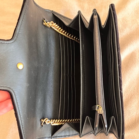 Gucci
GG Marmont Chain Wallet velvet crossbody bag - Picture 4 of 8